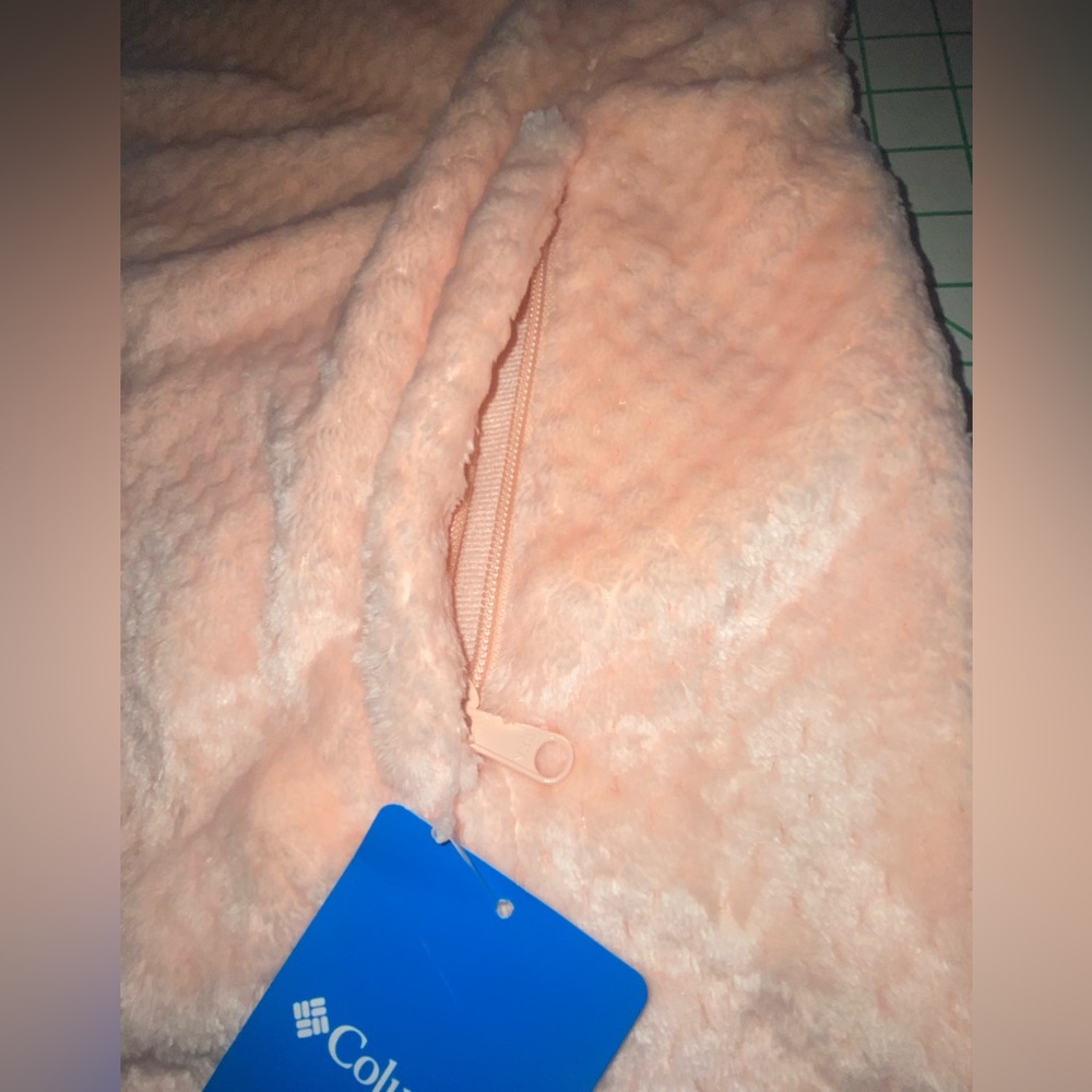 Columbia Jacket NWT, in a very cuddly fleece in a soft peach color. Size 2X. - Picture 7 of 12